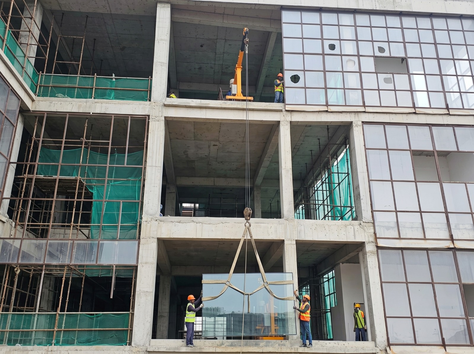 Raj Industries glass lifting crane application
